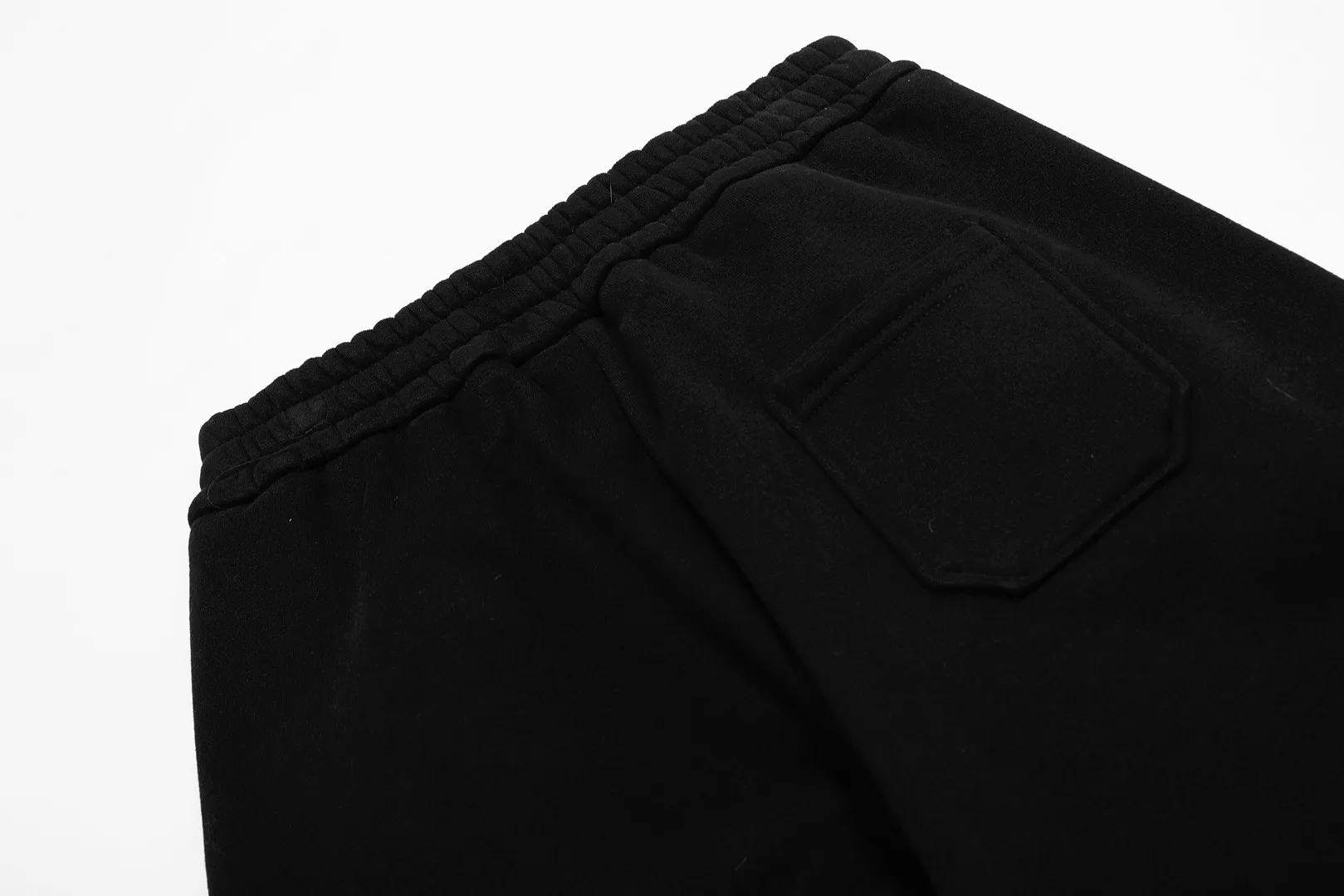P250 Top quality" Style number: T7001# [Ralph Lauren solid color pony embroidered logo thickened and velvet wide-leg trousers] ✅Ralph Lauren classic basic versatile unisex fall and winter wide-leg spliced velvet straight pants ✅Pure cotton high-gram thick velvet fabric The upper body is comfortable and warm ✅The version is restored to the original version The maximum size can be worn up to 170 pounds Loose, comfortable and stress-free ✅The upper body is simple and easy to wear A must-have for ootd. Good-looking clothes are never picky. A must-have in couples’ wardrobes. Size: S-XL. Color: floral gray black.